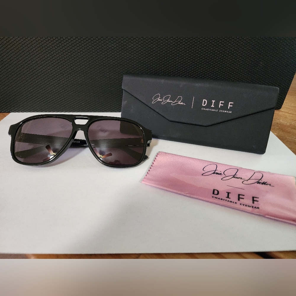 DIFF Black Aviator Sunglasses